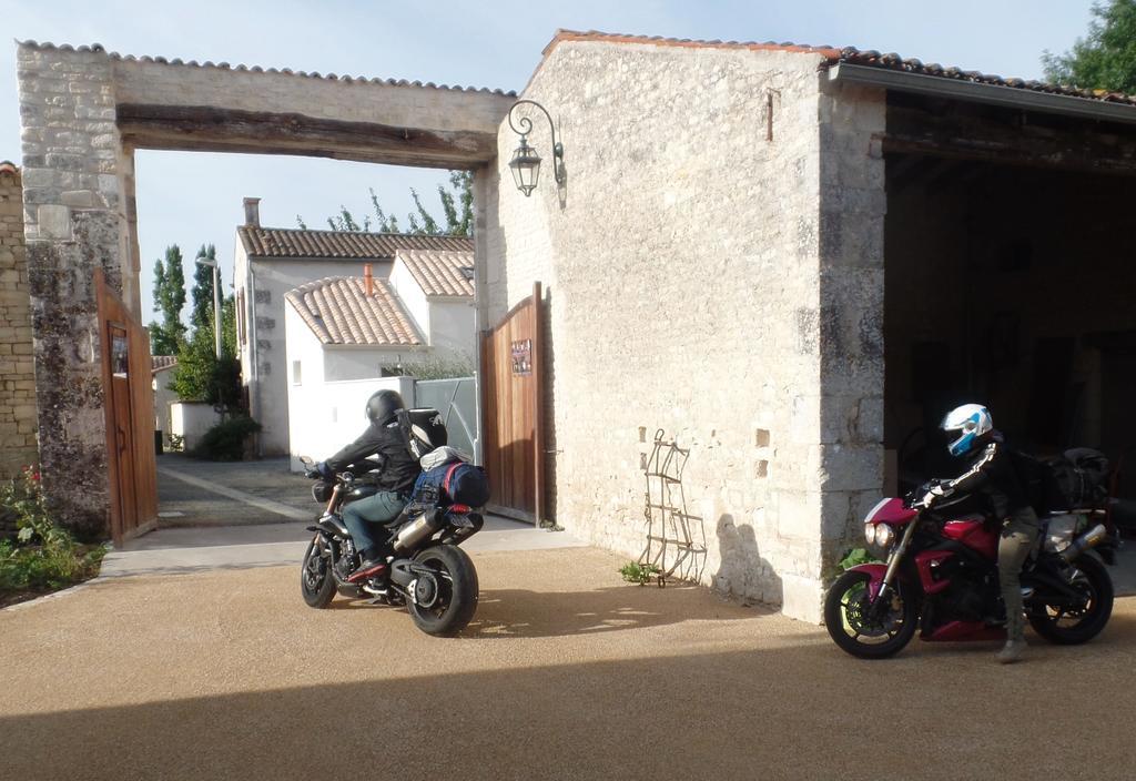Hotel La Collegiale à Clavette Extérieur photo